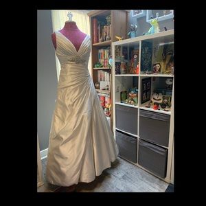 Maggie Sottero Couture MAUDE wedding w/veil - 10